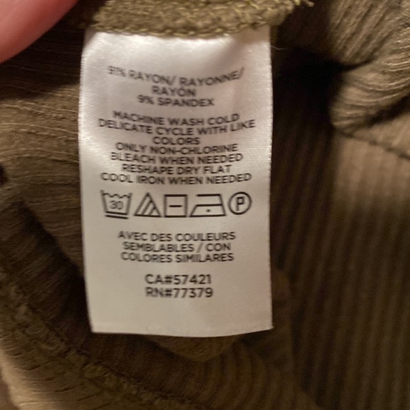 Cropped Drop Shoulder Ann Taylor Cardigan - Picture 3 of 3